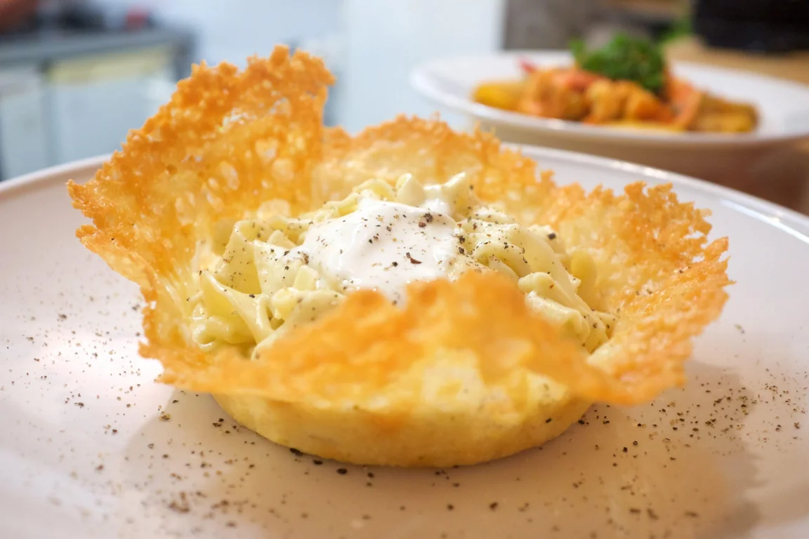 Rome restaurant uses pasta bowls made entirely out of cheese