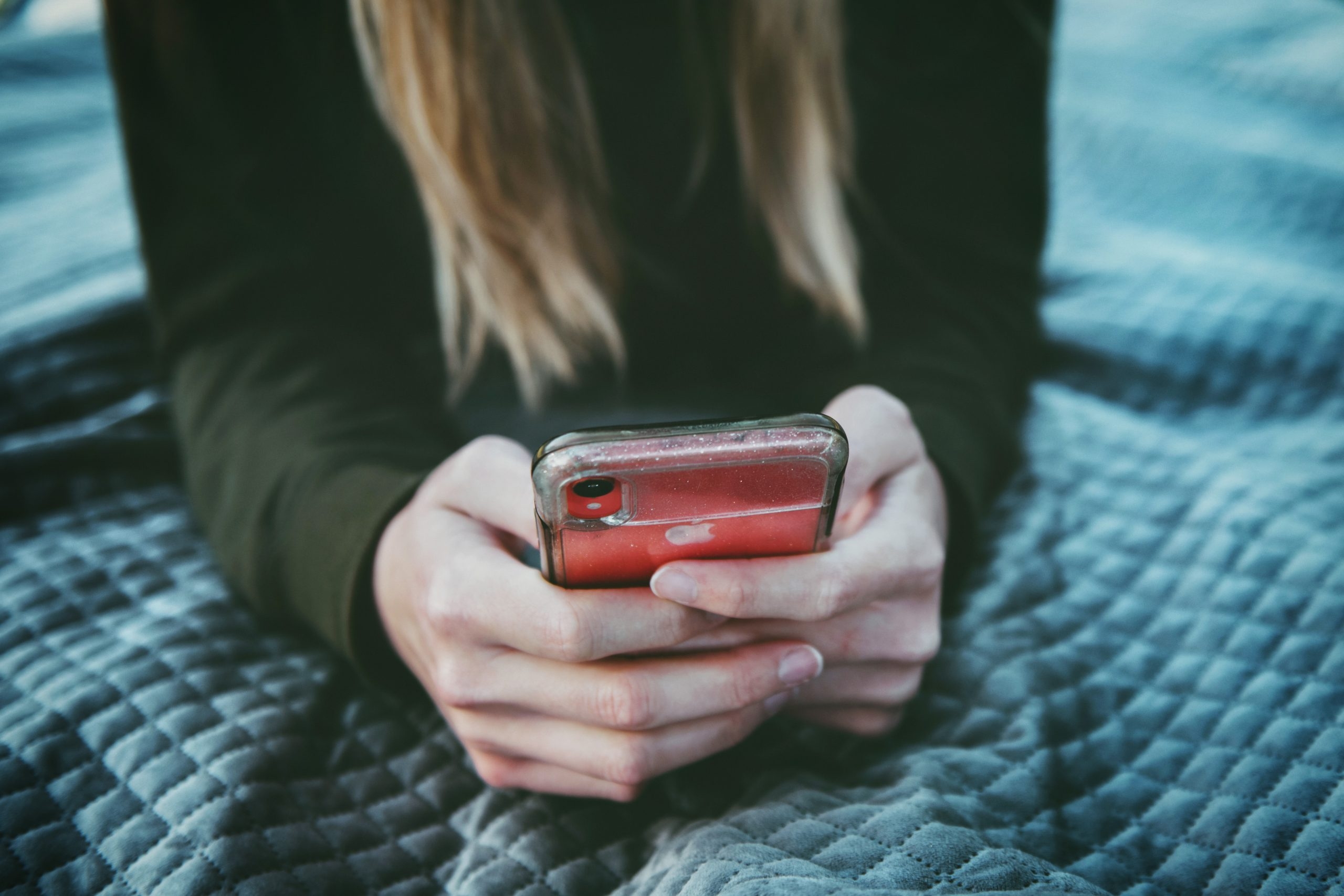 GIRL ON PHONE