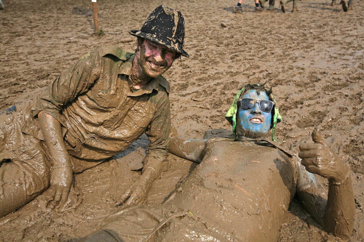 glastonbury festival mud