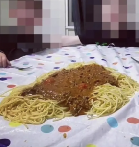 spaghetti bolognese tiktok messy dinner trend