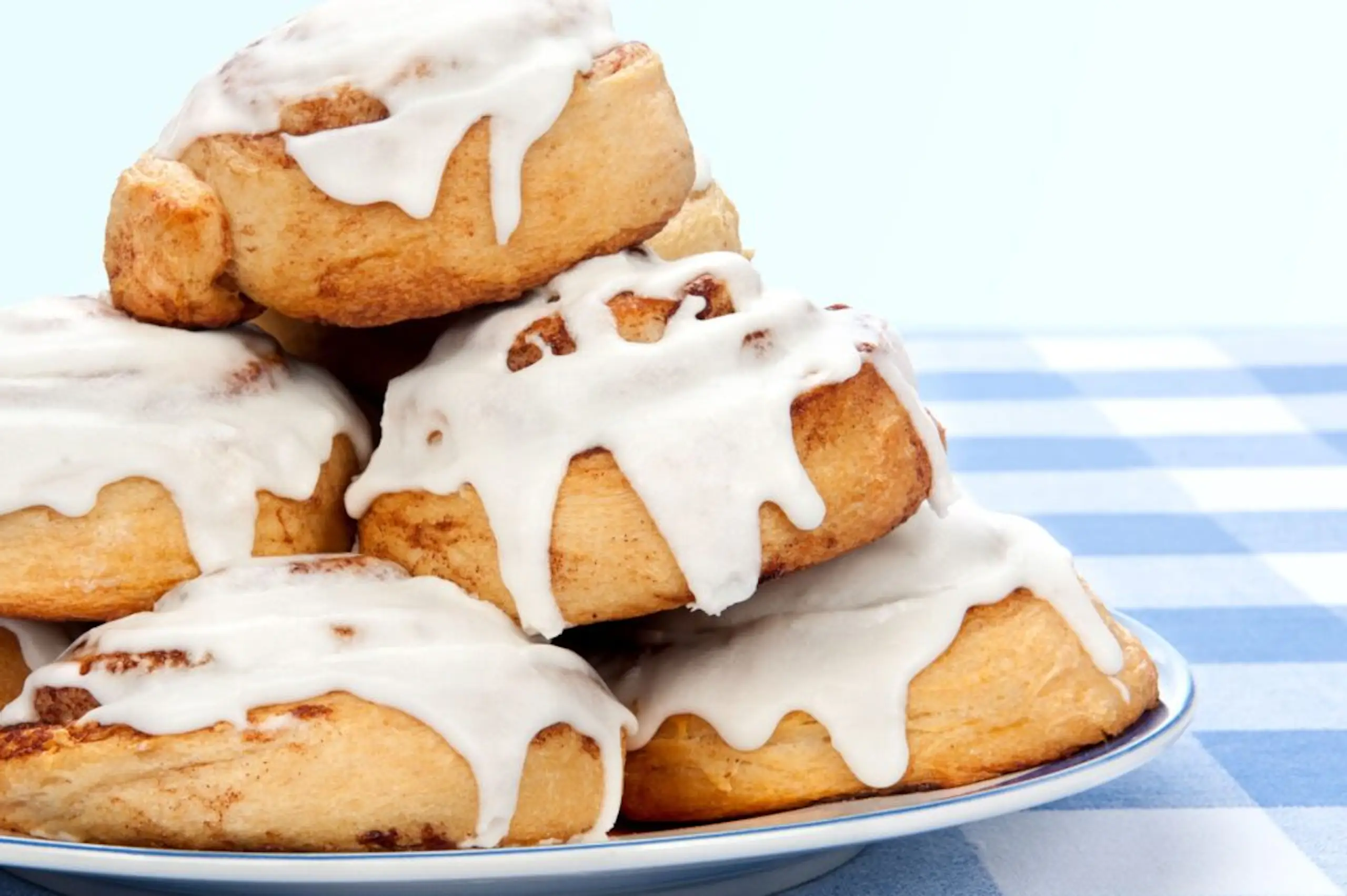 People are turning cinnamon rolls in turkeys for Thanksgiving