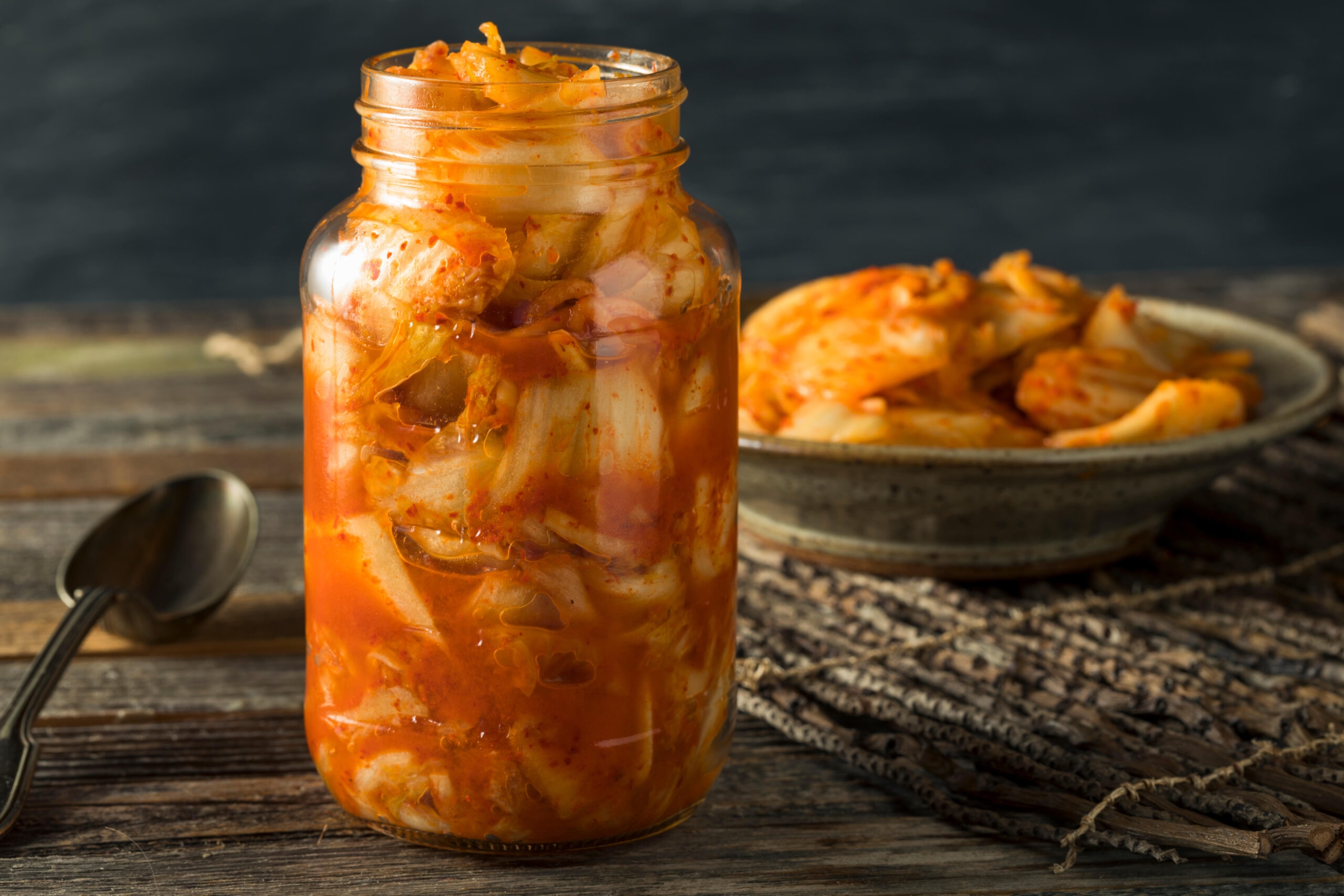 what is kimchi made of and what do you eat kimchi with?