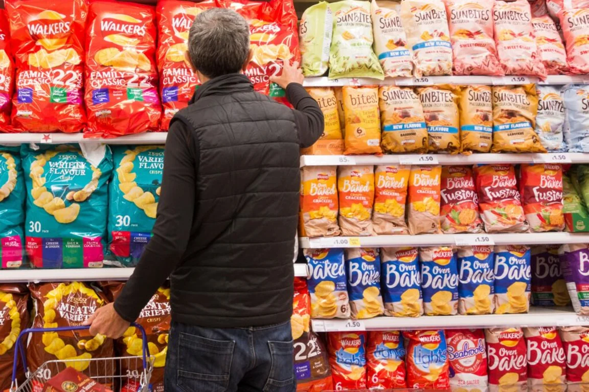 Influencer faces backlash after judging someone’s food shop