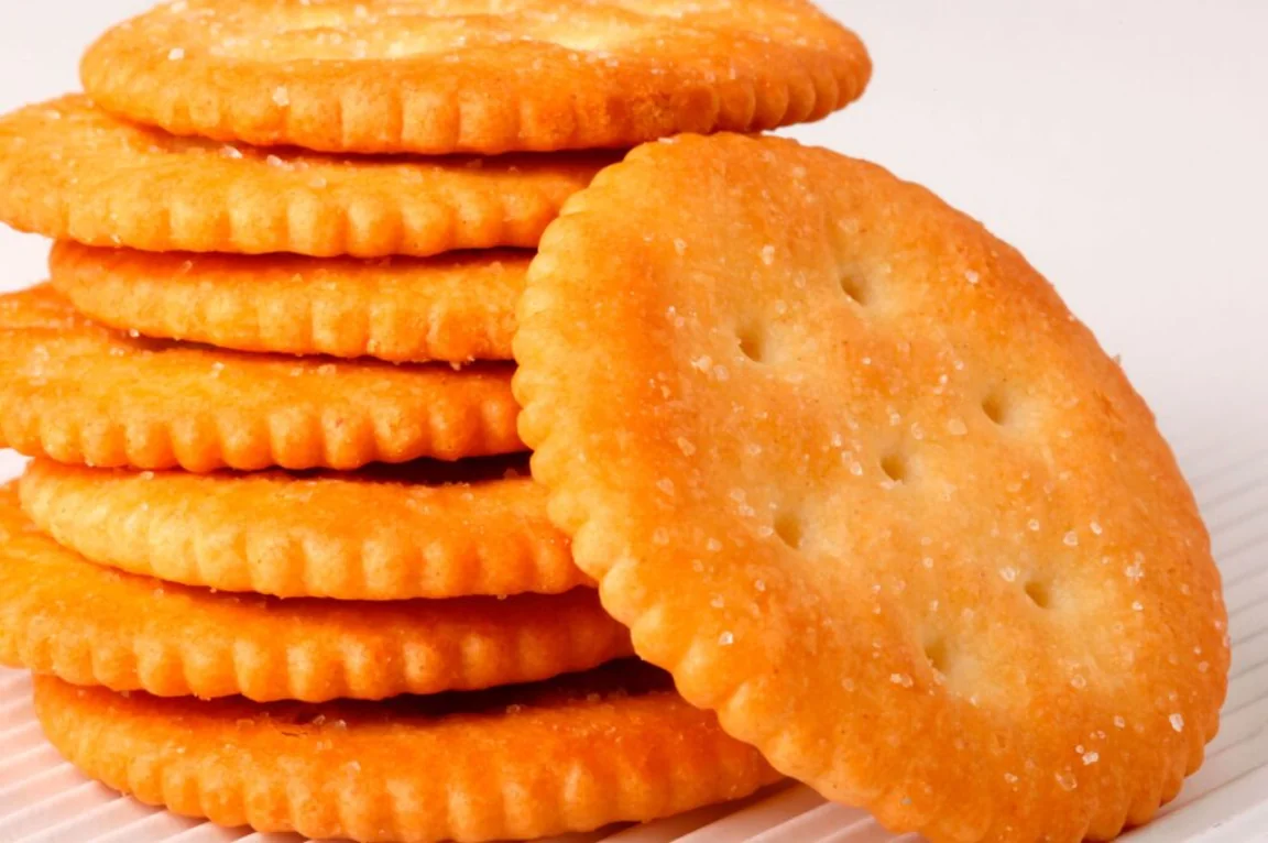People are just discovering the secret reason Ritz crackers have scalloped edges