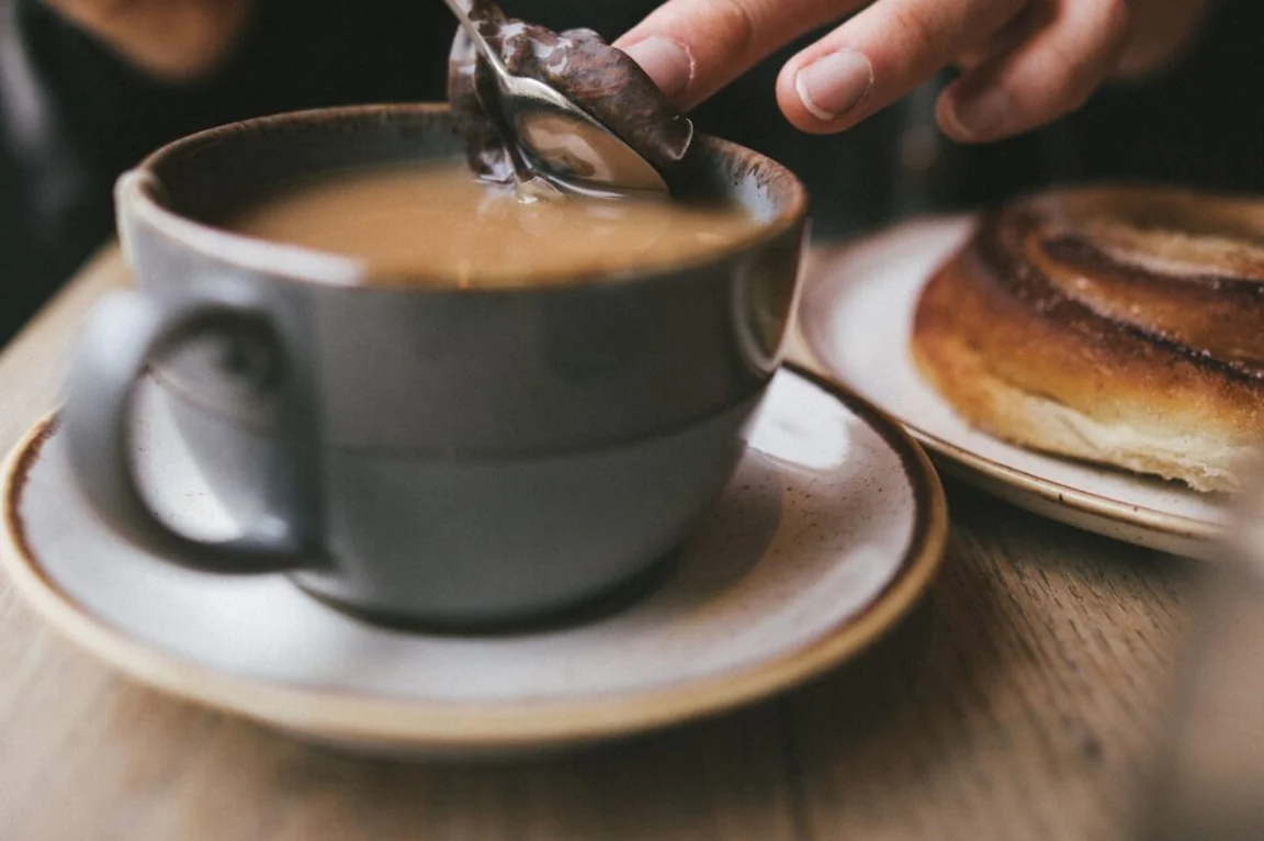 Man divides the internet after swearing by unusual substitute for milk in tea