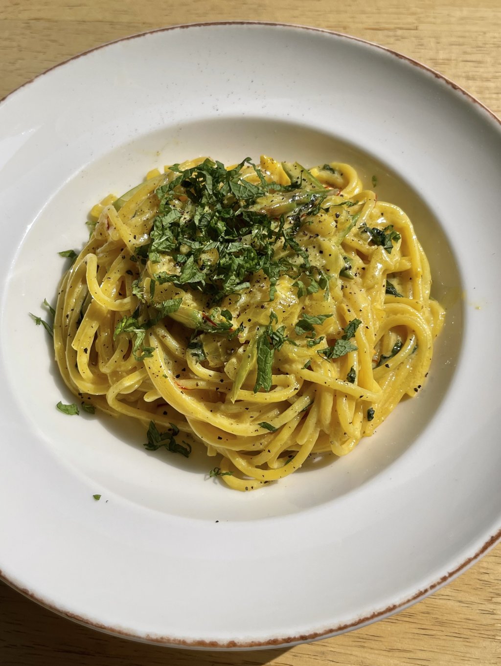 Creamy Saffron Mint and Asparagus Pasta