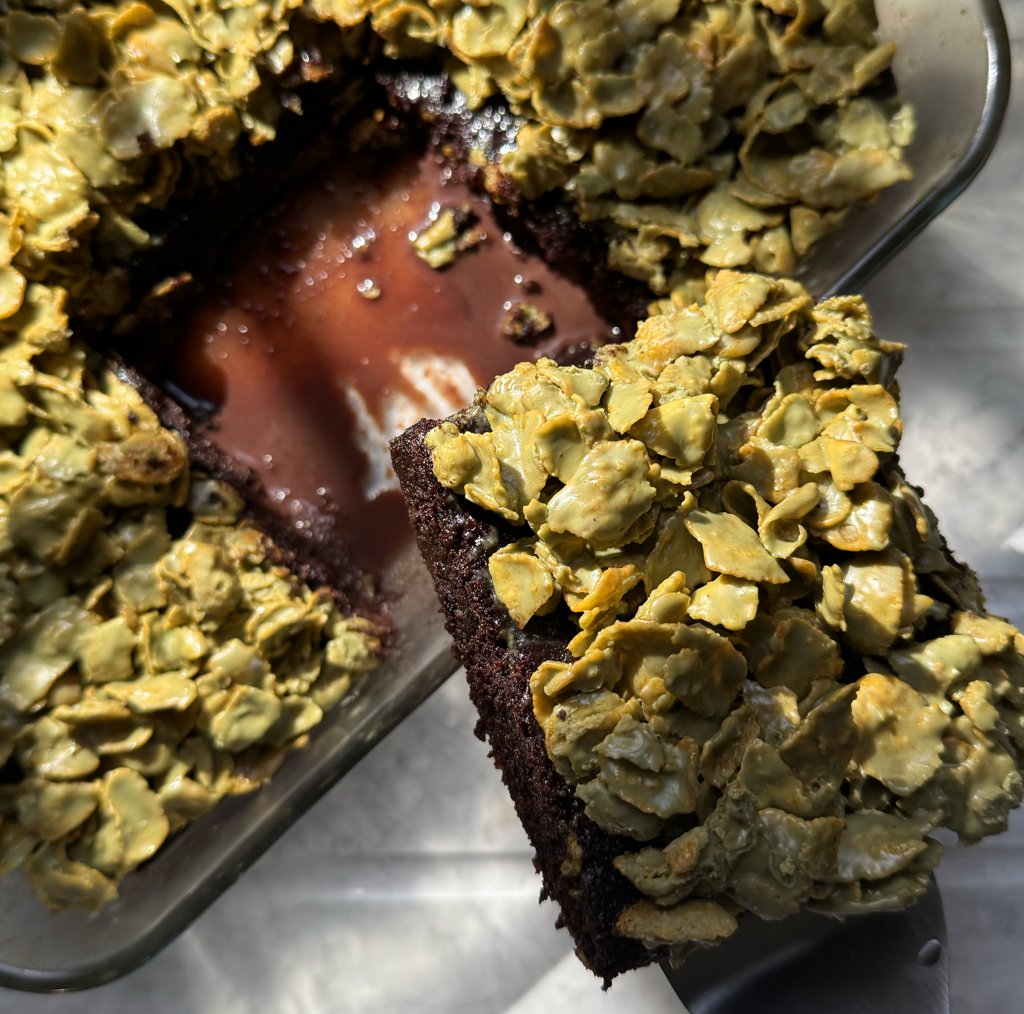 Pistachio Chocolate Crunchy Cake