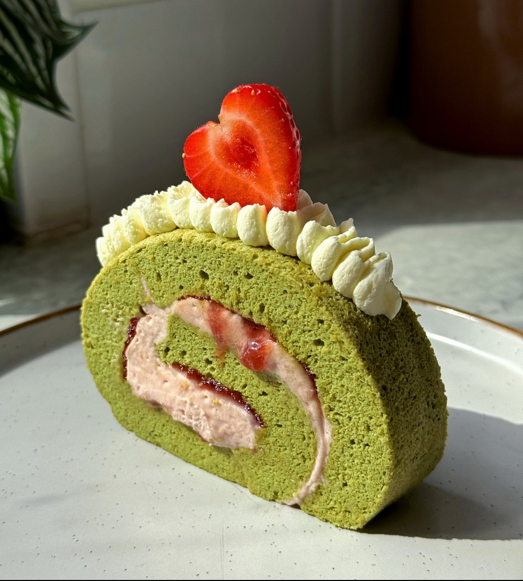 Matcha 'Strawberry Foam' Roll 
