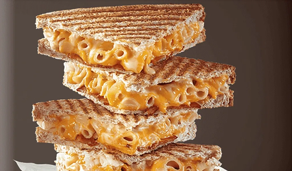 bacon-macaroni-and-cheese-toastie-mcdonalds.webp