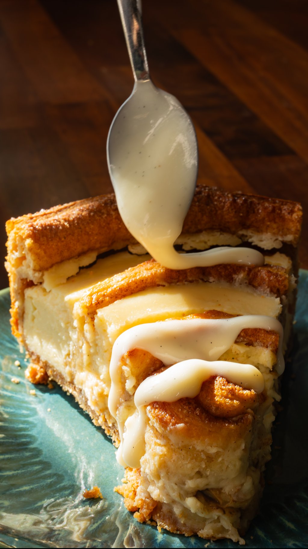 Cinnamon Bun Baked Cheesecake