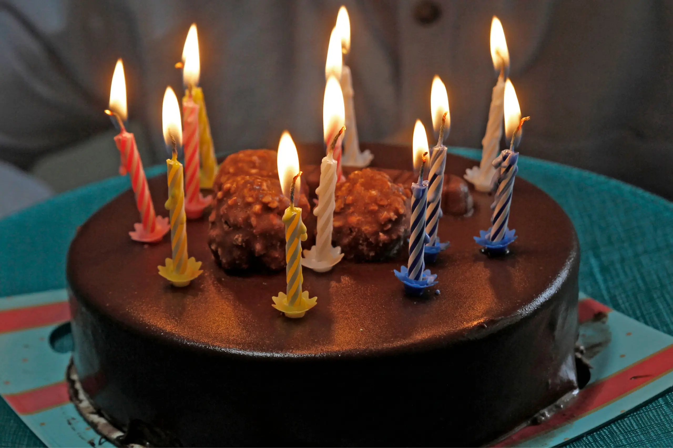 Woman sparks debate after questioning 'cakeage' charge added to restaurant bill