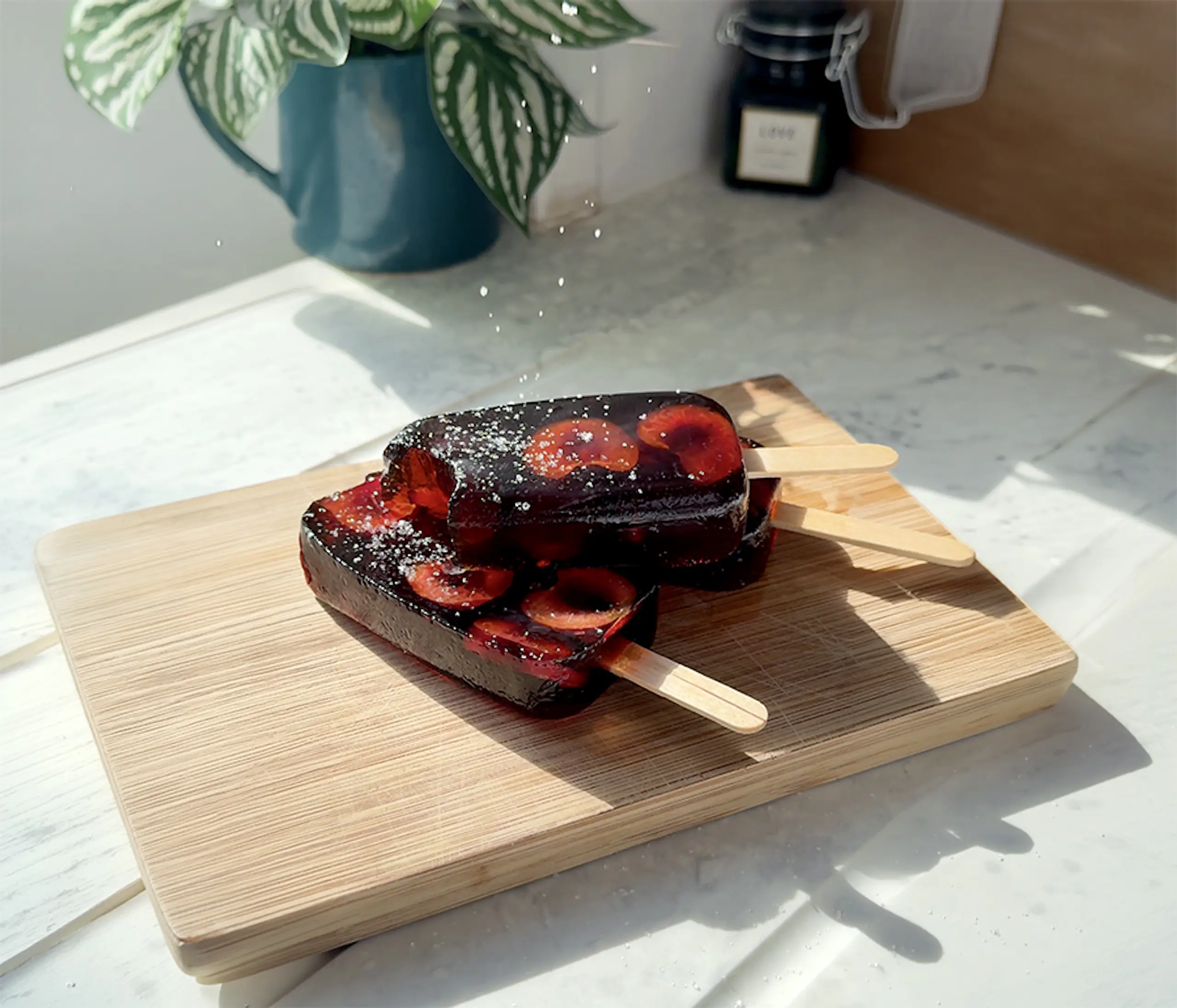 Fizzy Cherry Coke Jelly Pops