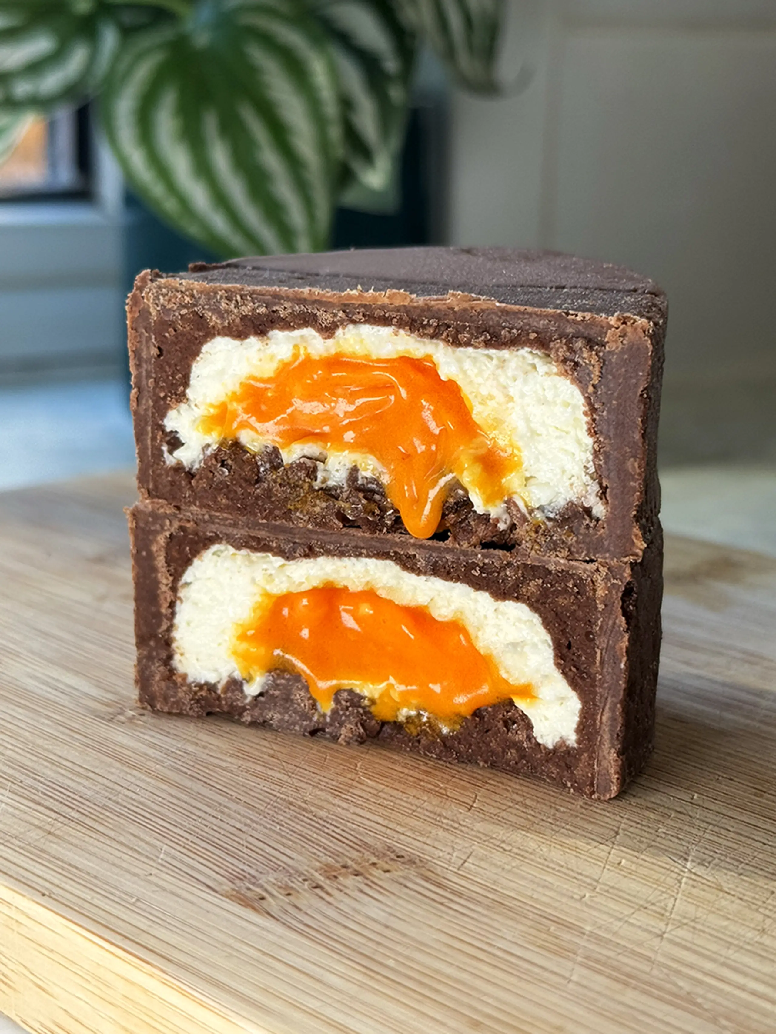 Creme Egg Cheesecake Biscuits