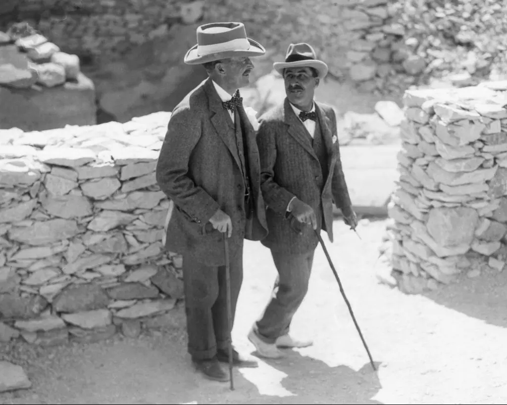 Howard Carter and Lord Carnarvon during the excavation. Credit: Hulton Archive / Getty