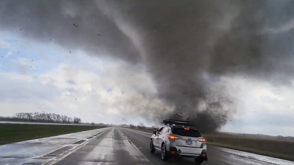 Heart-Stopping Videos Show The Devastating Tornadoes That Leveled Towns ...