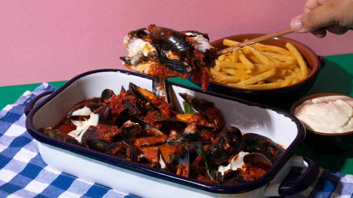Spicy Vodka Moules Frites Recipe