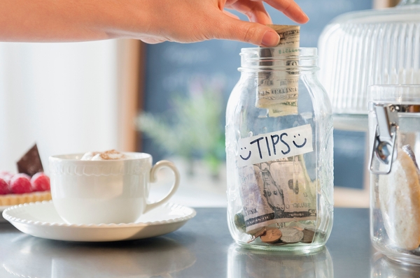 Man sparks debate after revealing the huge amount he saves a week by refusing to tip