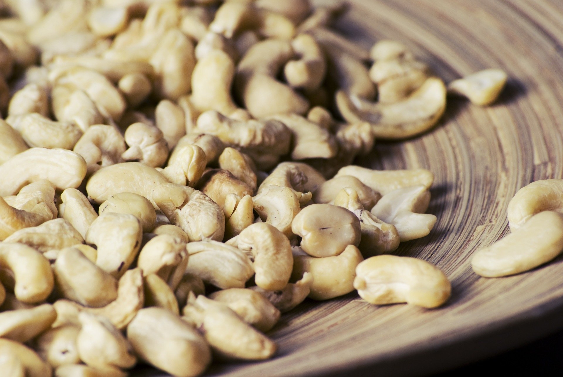 Cashew nuts poisonous