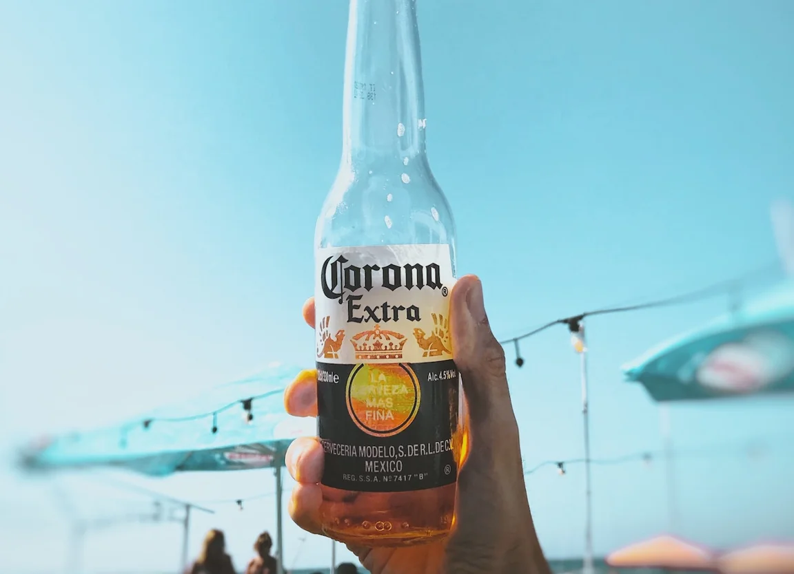 Man injured after his Corona beer explodes “like a glass hand grenade”