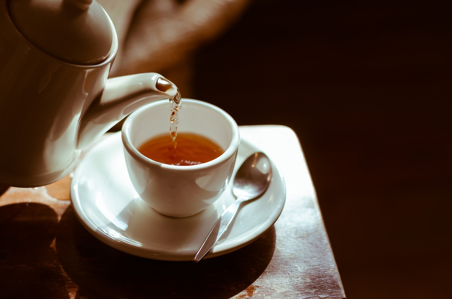 tea pouring