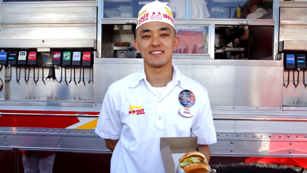 What are In-n-Out employees paid?