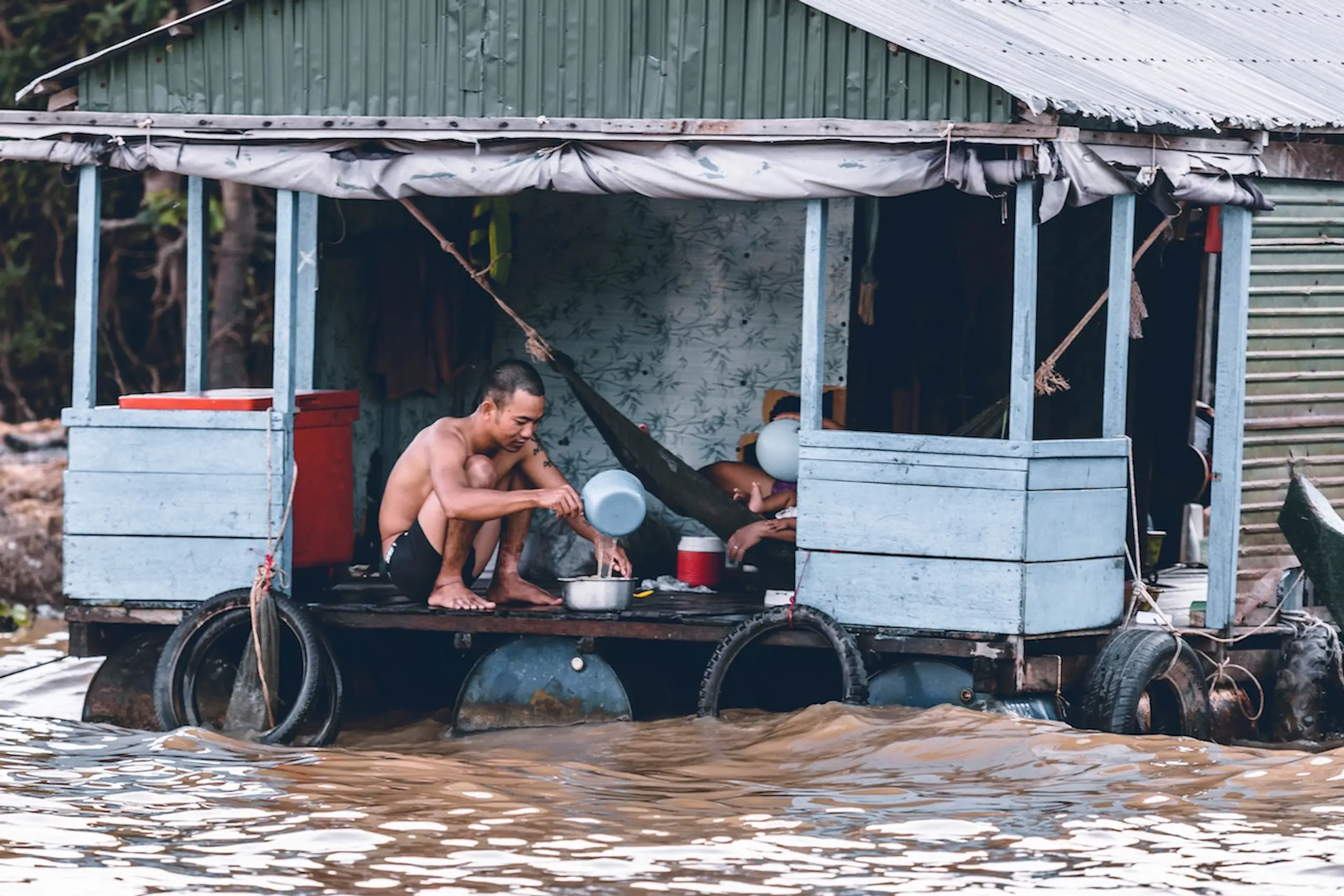Chef flies to the Bahamas to feed survivors in the aftermath of Hurricane Dorian