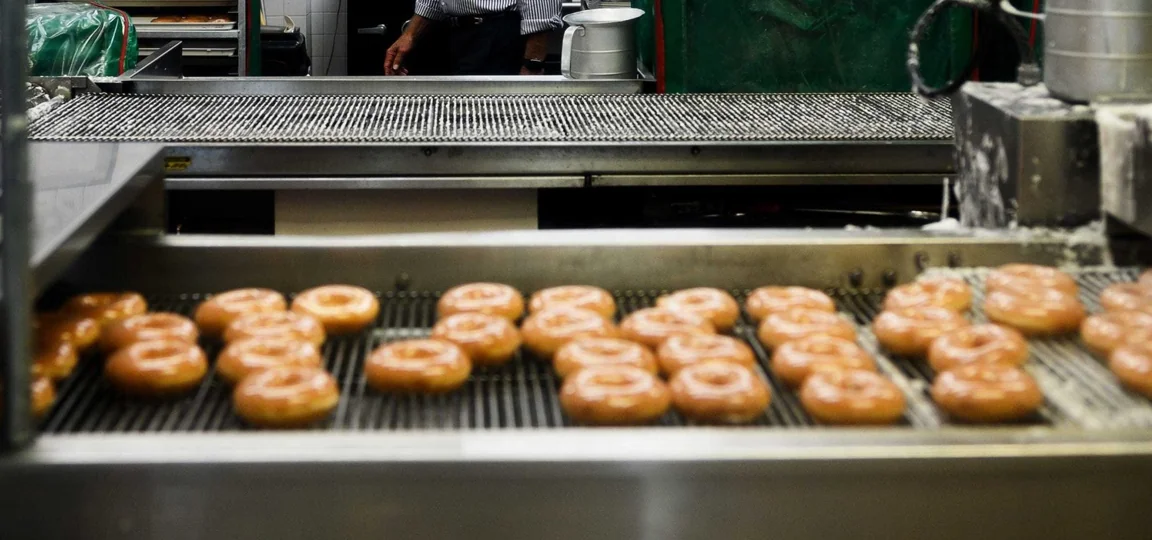 Krispy Kreme pledges to give health workers free dozens of donuts