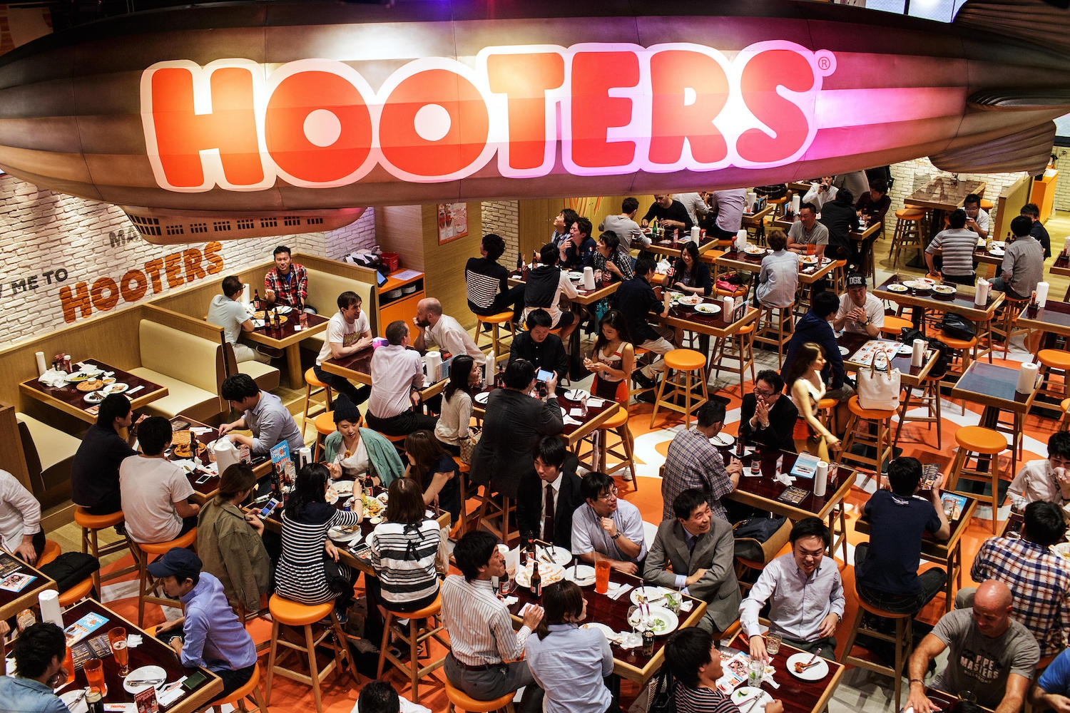 How did Hooters restaurants start (Credit: Alamy)