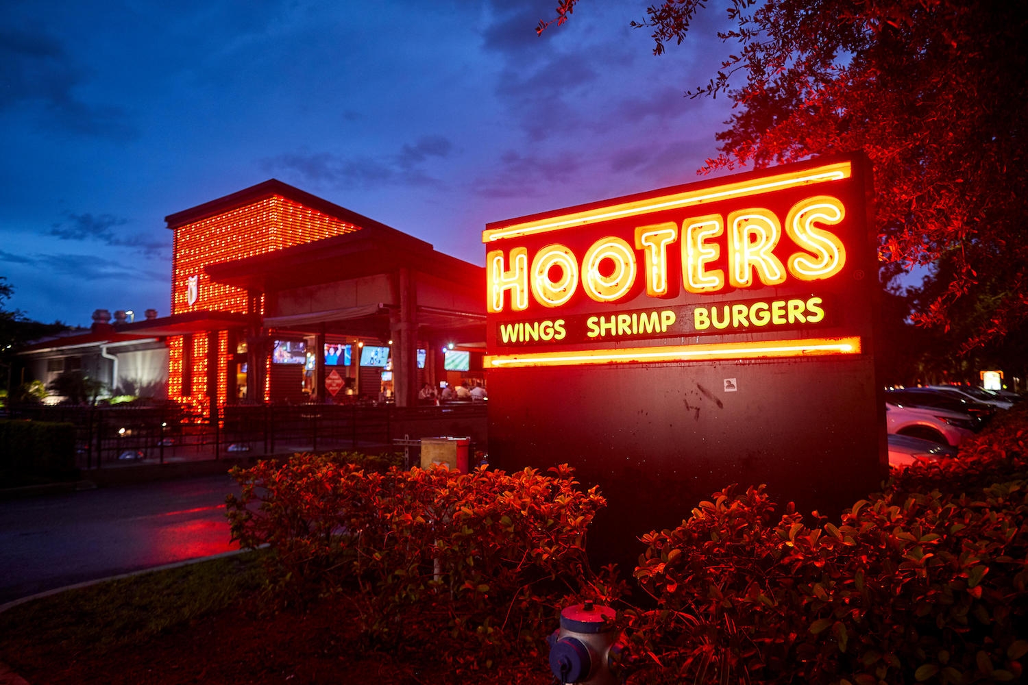 How did Hooters restaurants start (Credit: Alamy)