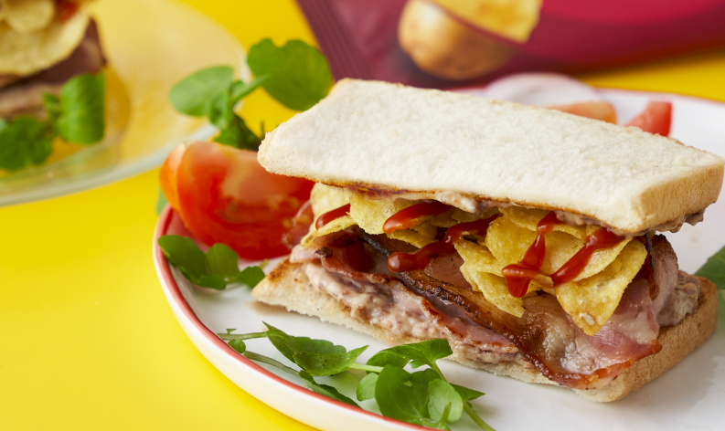 bacon sarnie crisp sandwich