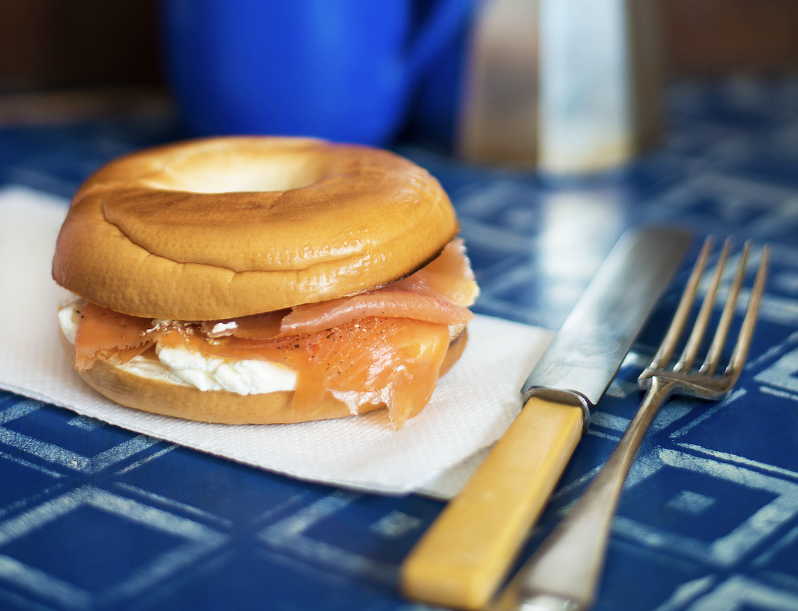 smoke salmon bagel