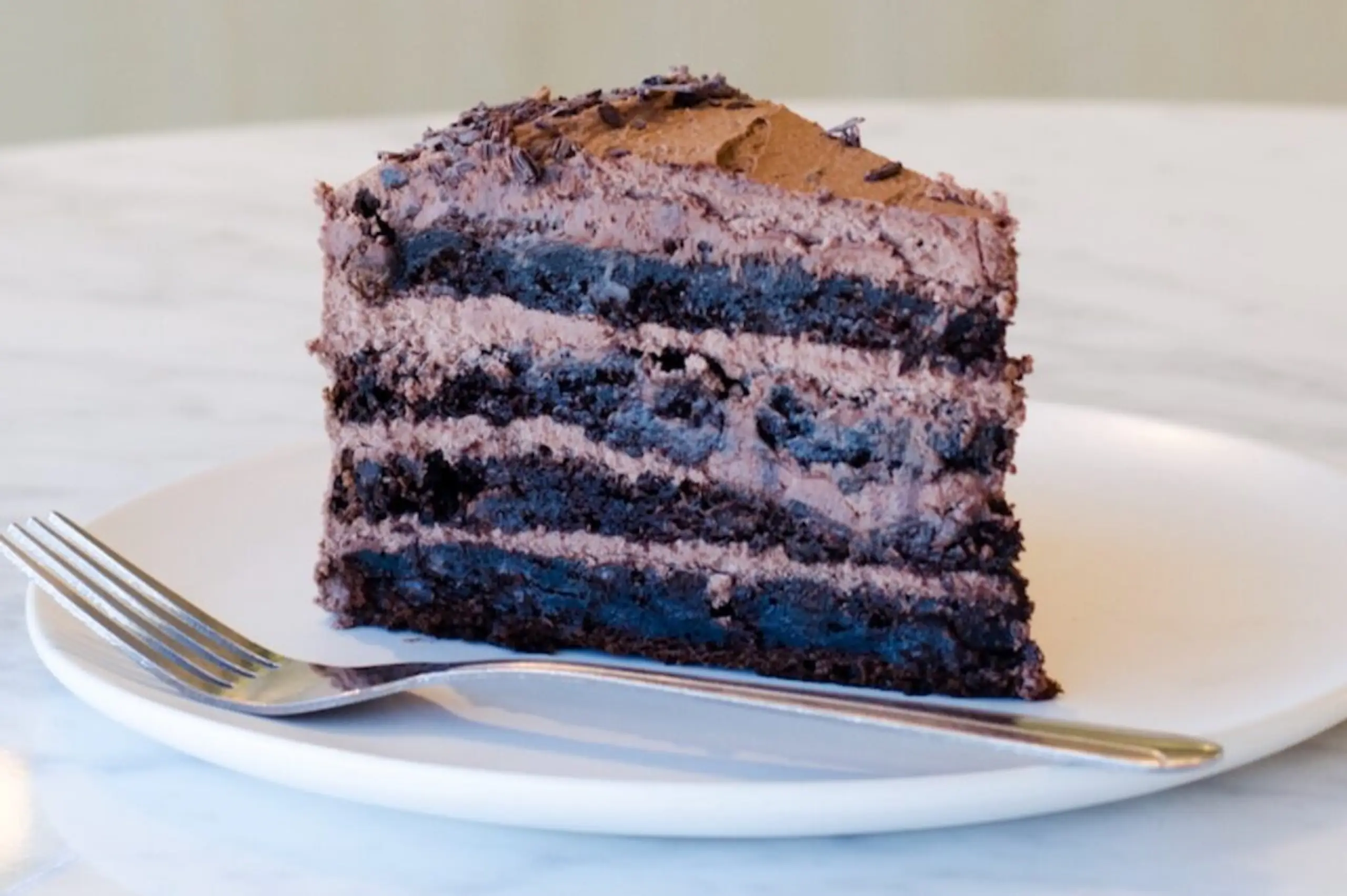 People are finding this cake cutting ‘hack’ incredibly distressing
