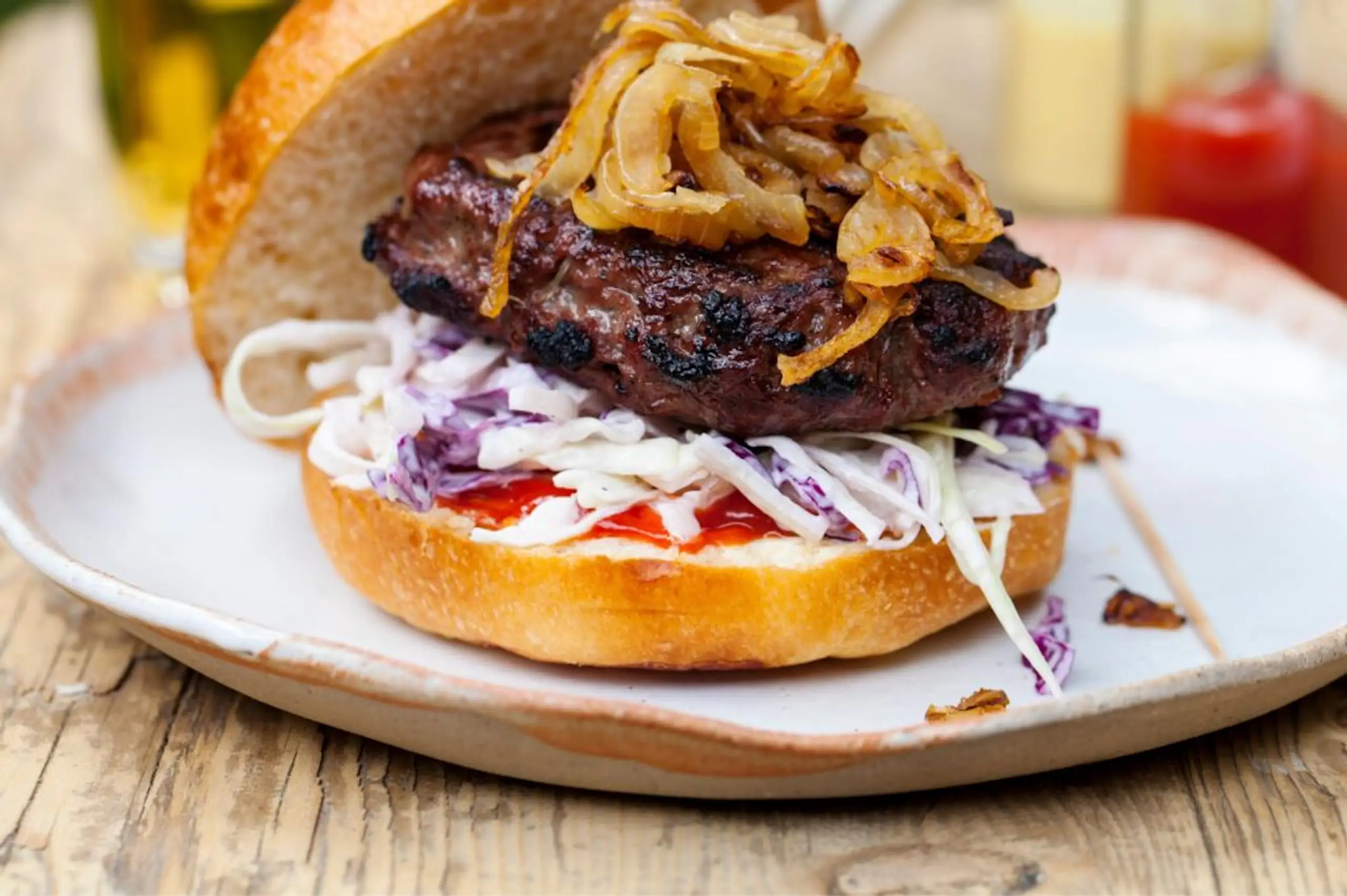 Woman ditches date after he won’t pay almost £3 for extra cheese on burger