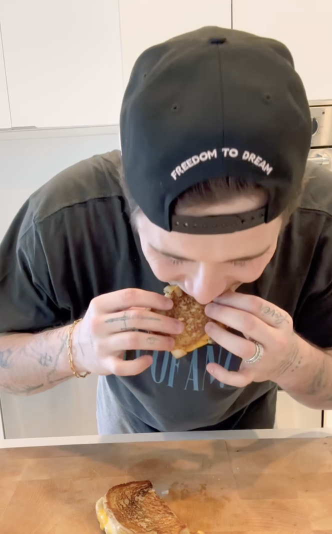 brooklyn beckham blow torch grilled cheese cooking show
