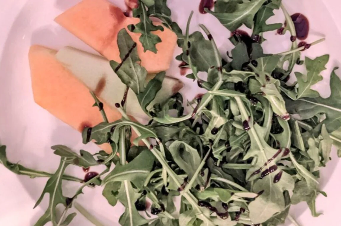 Vegan wedding guest sparks debate after slamming ‘pathetic’ meal