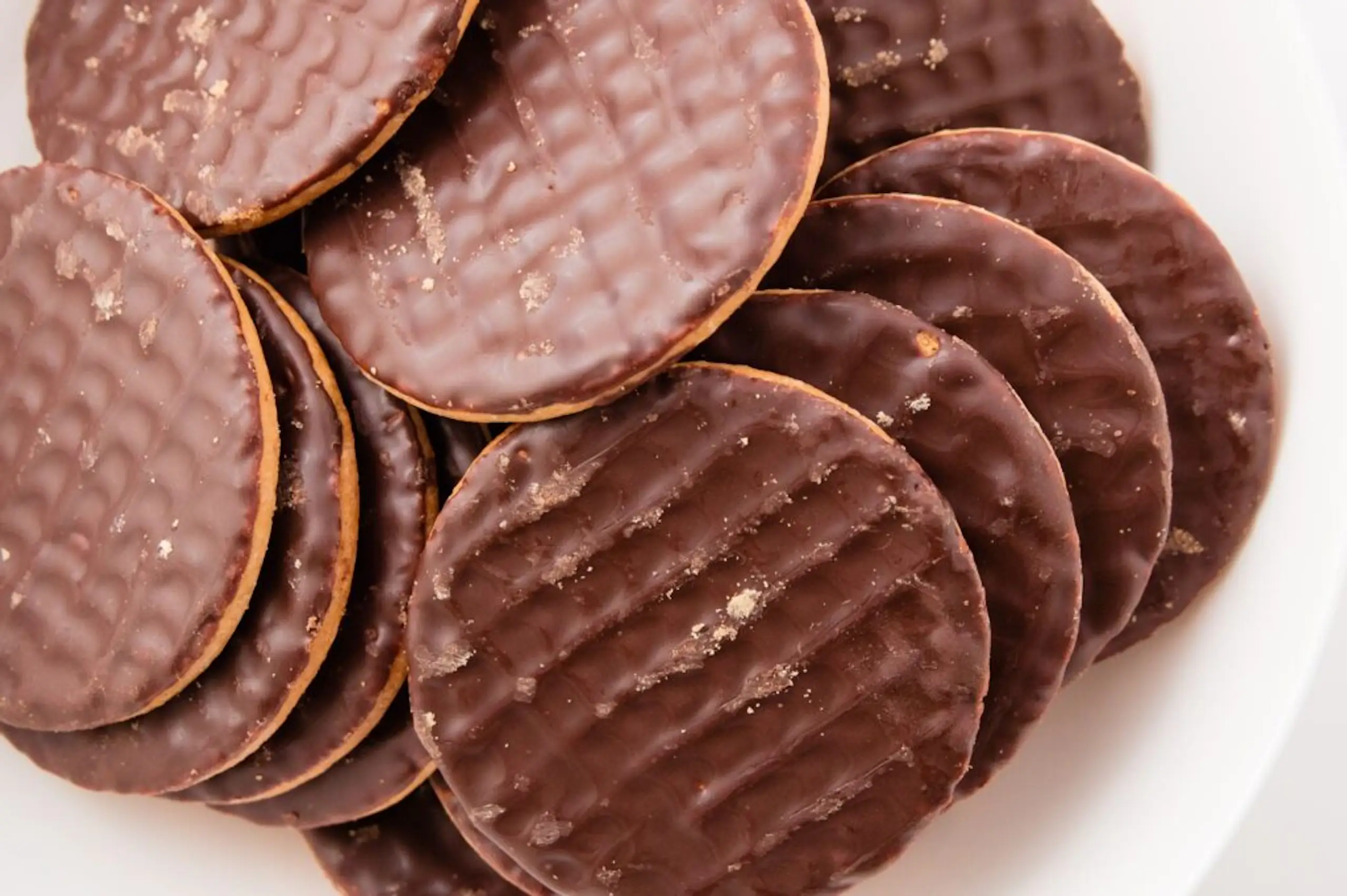 People are debating which side is the top of a chocolate digestive