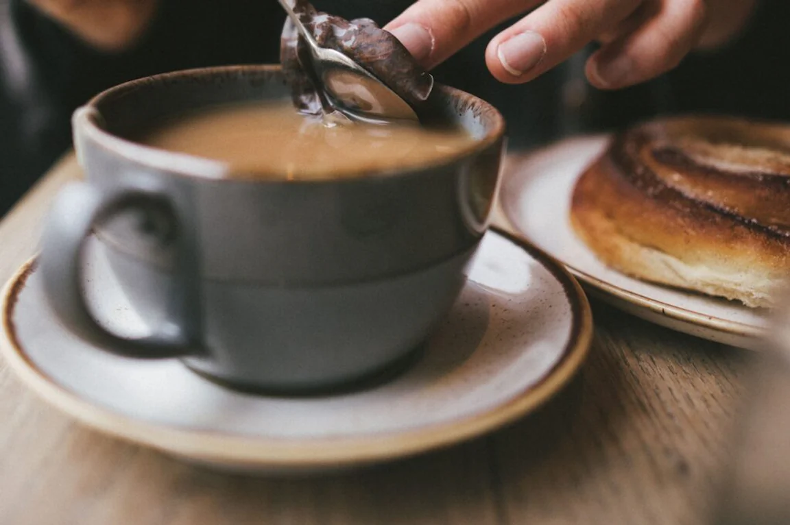 Man divides the internet after swearing by unusual substitute for milk in tea