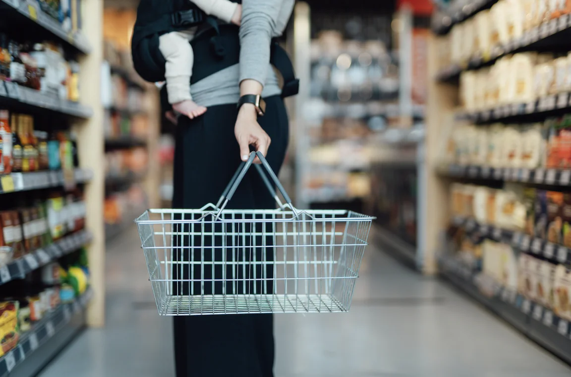 Mum sparks debate after allowing kid to open food and eat it while shopping
